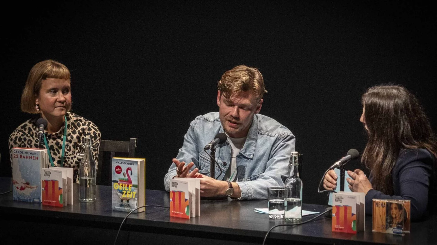 Caroline Wahl, Niclas Seydack, Caro Korneli © internationales literaturfestival berlin, PWS e.V., Foto: Charlotte Kunstmann